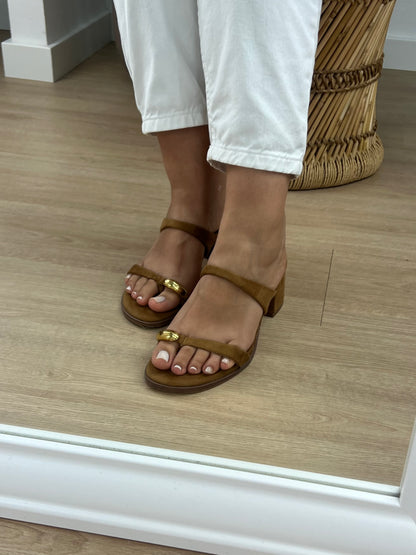 Sandália com salto - Camel