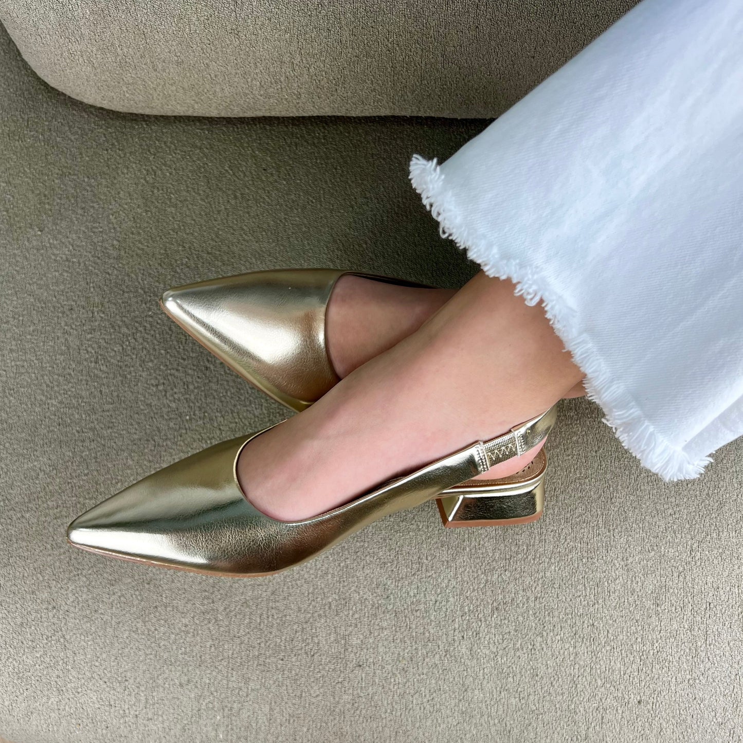 Sapato Slingback com salto - Dourado