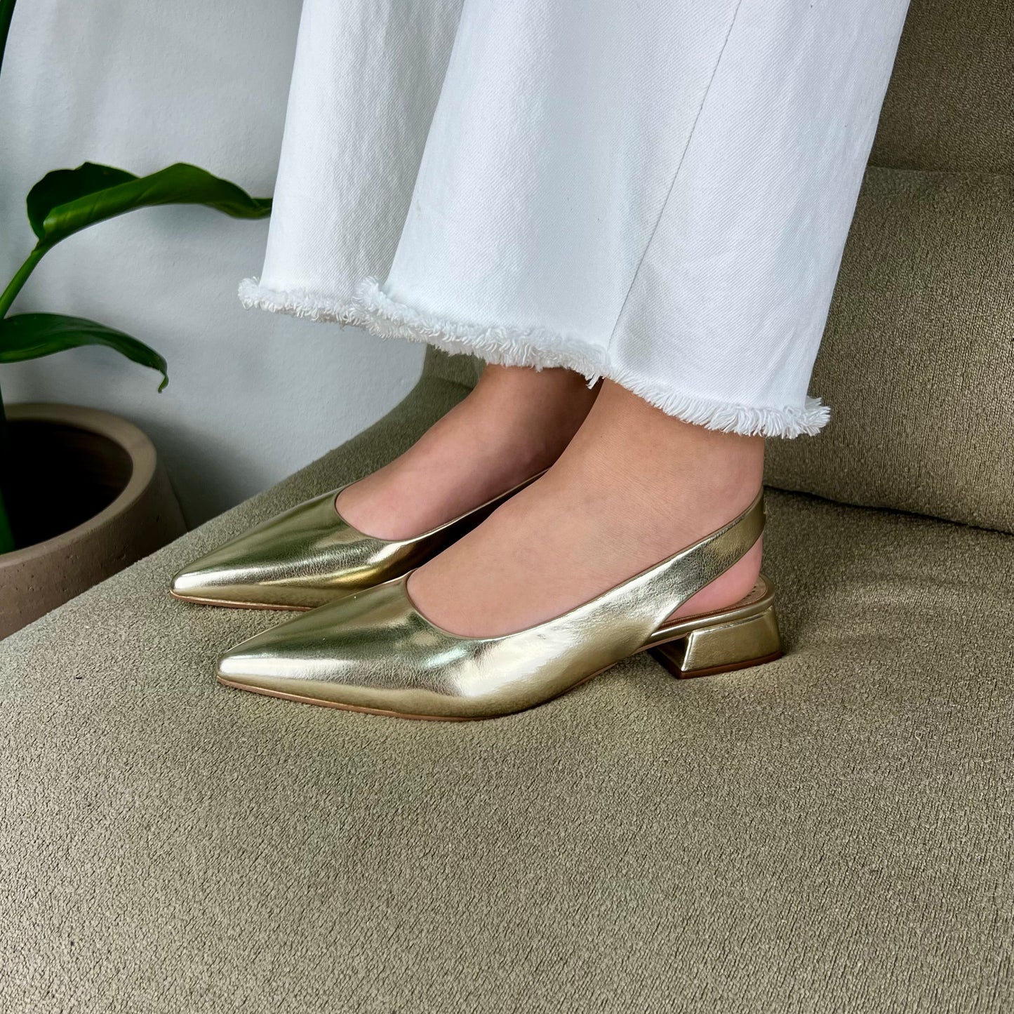 Sapato Slingback com salto - Dourado
