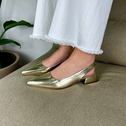 Sapato Slingback com salto - Dourado