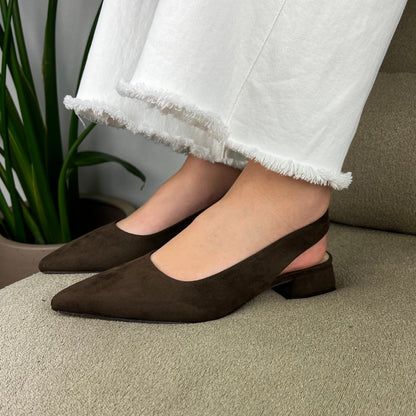 Sapato Slingback com salto - Castanho
